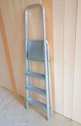Стремянка алюминиевая Rigger 4 ступени 82 см 100204 фото 4 Стремянка алюминиевая Rigger 4 ступени 82 см 100204 фото 4
