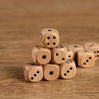 Зары (кубики игральные) 1,5х1,5 см деревянные 2463612
