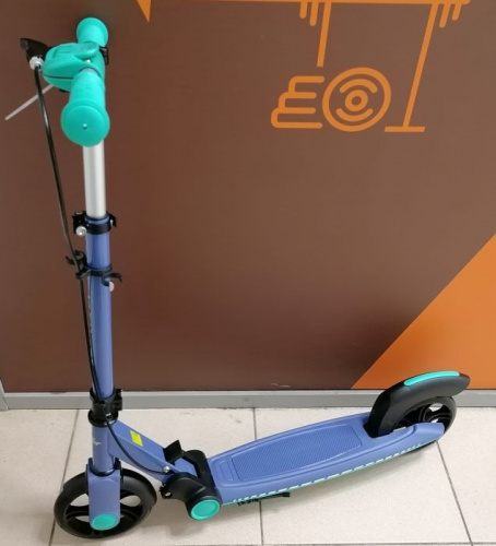 Самокат 180 мм синий с ручным тормозом 09010 03662