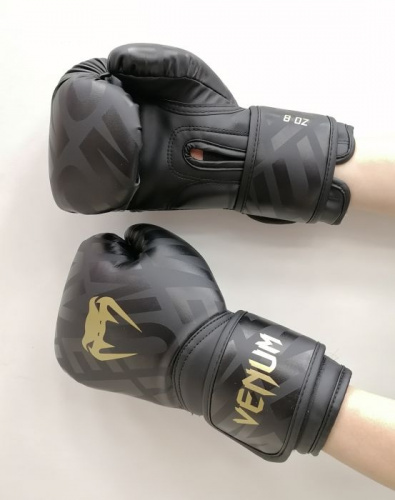 Перчатки боксерские 8 унц Venum Contender 1.5 XT черно-золотой 06667