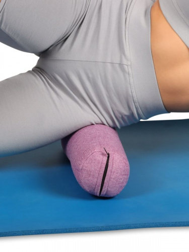 Ролик массажный (валик для спины) из гречневой лузги 34х9 см сиреневый SM-387 02896 фото 3 Ролик массажный (валик для спины) из гречневой лузги 34х9 см сиреневый SM-387 02896 фото 3