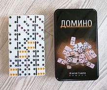 Домино кость 2,5х5 см в метал. кор. (цветные точки) 12х19 см 02881