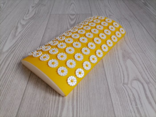 Аппликатор игольчатый (валик) 190х320 мм для поясницы желтый 998327