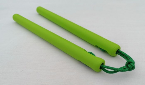 Макет нунчаки тренировочные (для фристайла) 30 см береза салатовые 996997