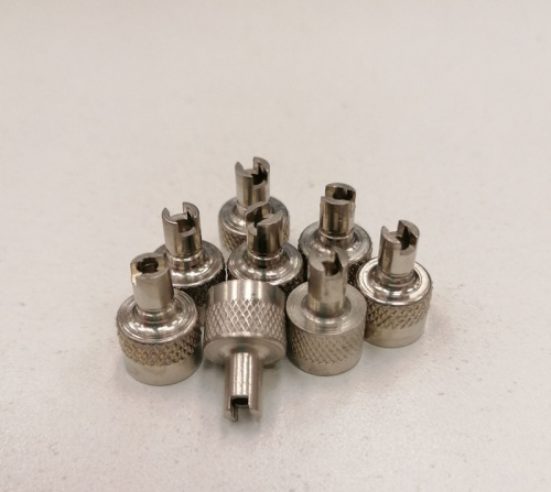 Колпачок-отвертка металл для снятия/установки золотника ниппеля 998743 Колпачок-отвертка металл для снятия/установки золотника ниппеля 998743