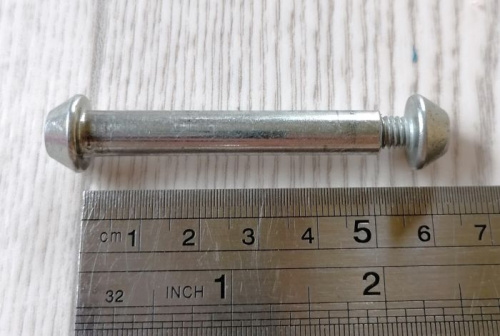 Запчасть для самоката ось с болтом 5 см 998365