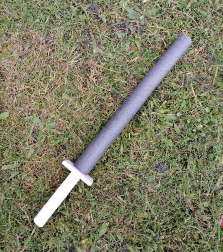 Меч поролоновый с деревянным сердечником и гардой детский 61 см 995623 Меч поролоновый с деревянным сердечником и гардой детский 61 см 995623