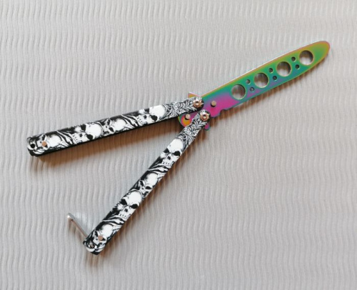 Макет ножа Бабочка металл на винтах (затупленный) Градиент Черепа белые 312137 Макет ножа Бабочка металл на винтах (затупленный) Градиент Черепа белые 312137