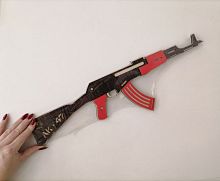 Макет автомата дерево АК-47 красно-черный 6945949
