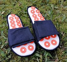 Аппликатор игольчатый (тапочки) 36-39 черно-белые 995893