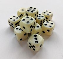 Зары (кубики игральные) 1,5х1,5 см бежевые 03053