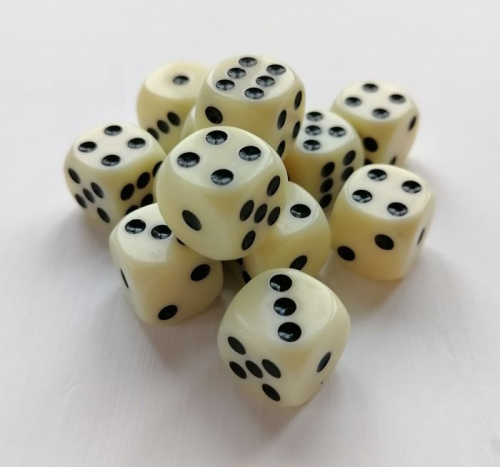 Зары (кубики игральные) 1,5х1,5 см бежевые 03053