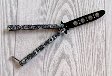 Макет ножа Бабочка металл на винтах (затупленный) Черепа черно-белые с отверстиями 312445