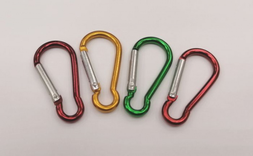 Карабин металлический 4,5 см цветной 998439