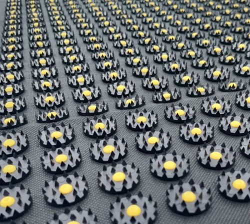 Аппликатор игольчатый (коврик) 260х560 мм черный с желтой сердцевиной 996843 фото 2