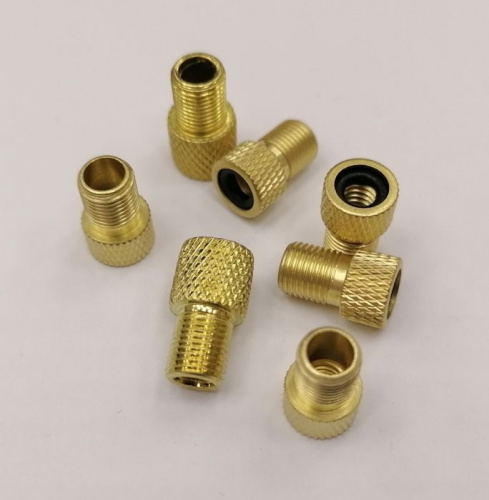 Вело переходник с автошланга на велониппель с ножкой 17201