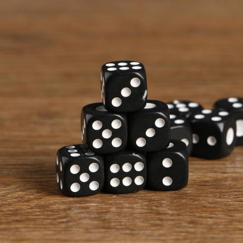 Зары (кубики игральные) 1,5х1,5 см черные с белыми точками 1503025